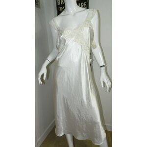 Intimo Amore Nightgown Women's Size‎ Medium Ivory White Beaded Lace